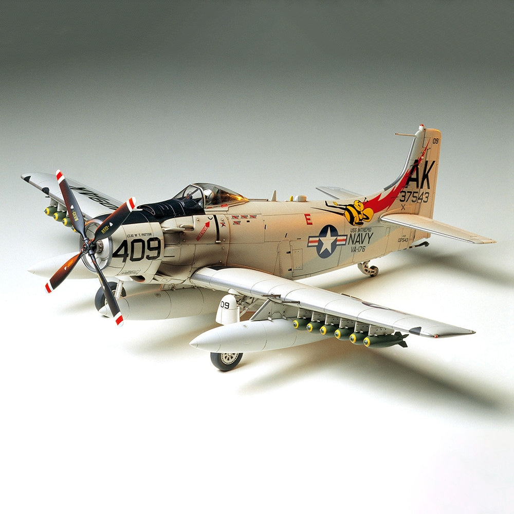 Tamiya Douglas A-1H Skyraider U.S. Navy lėktuvo surenkamas modelis, 1:48